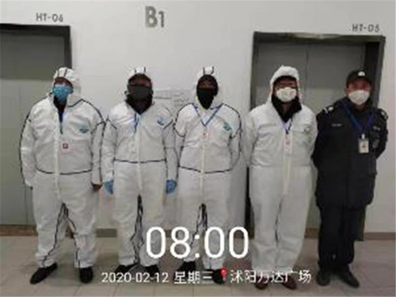 寶應穿防護服執勤